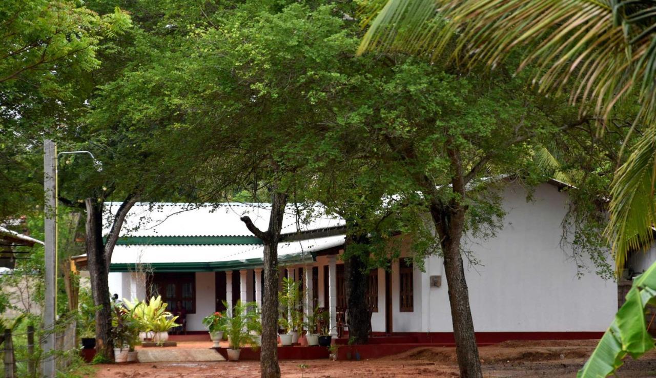 Dula Lake Resort Anuradhapura Exteriör bild