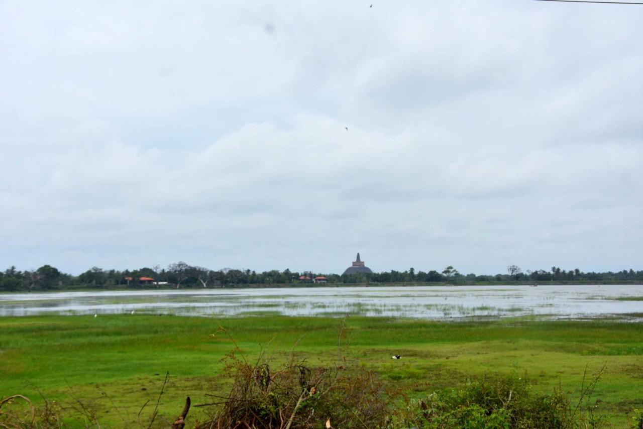 Dula Lake Resort Anuradhapura Exteriör bild
